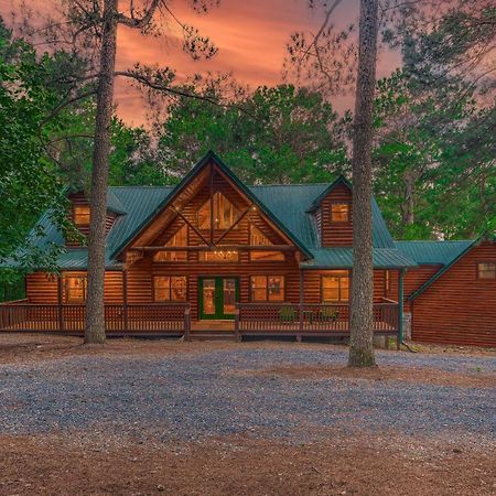 The Eastwood Spacious Retreat With 4 King En-Suites - Hot Tub - Pet-Friendly - Cozy Fire Pit - Prime Location - Multi-Family Broken Bow Eksteriør bilde