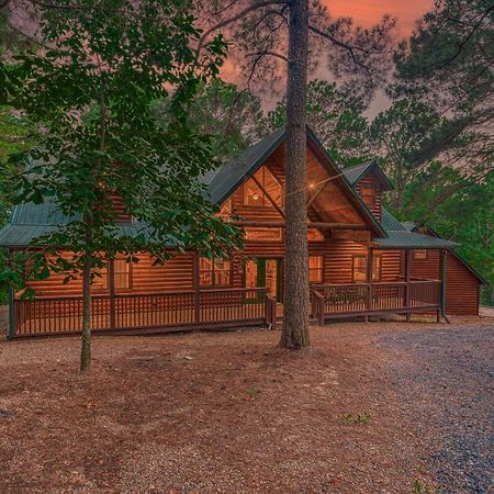 The Eastwood Spacious Retreat With 4 King En-Suites - Hot Tub - Pet-Friendly - Cozy Fire Pit - Prime Location - Multi-Family Broken Bow Eksteriør bilde