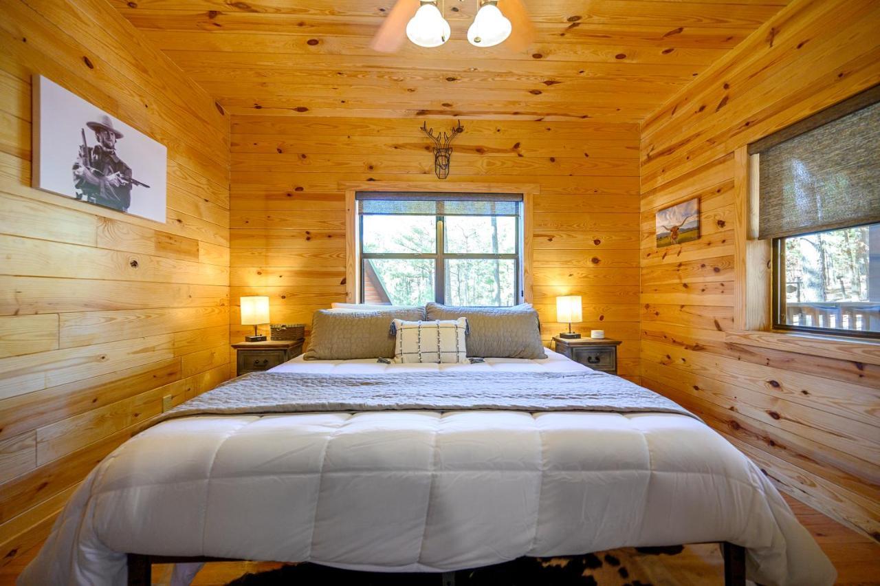 The Eastwood Spacious Retreat With 4 King En-Suites - Hot Tub - Pet-Friendly - Cozy Fire Pit - Prime Location - Multi-Family Broken Bow Eksteriør bilde