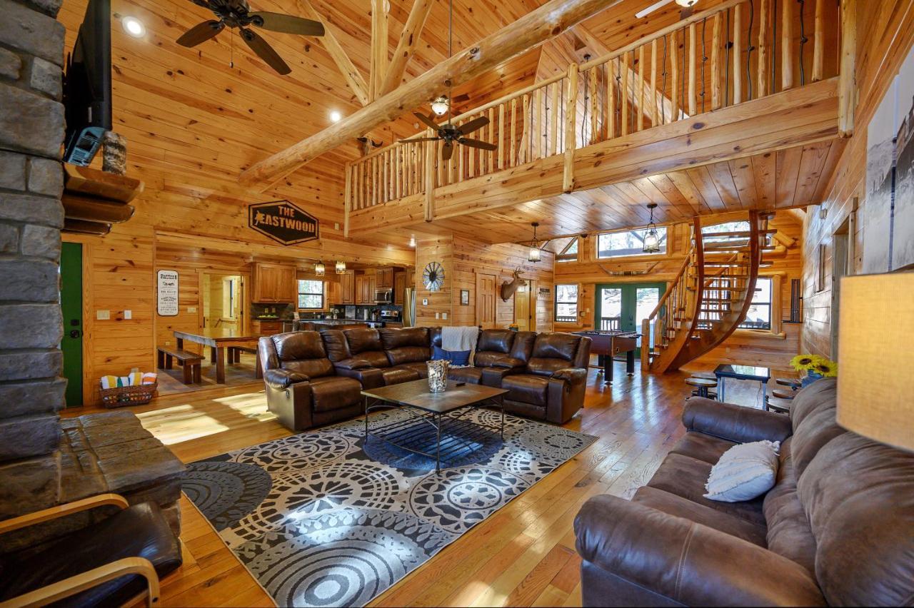 The Eastwood Spacious Retreat With 4 King En-Suites - Hot Tub - Pet-Friendly - Cozy Fire Pit - Prime Location - Multi-Family Broken Bow Eksteriør bilde