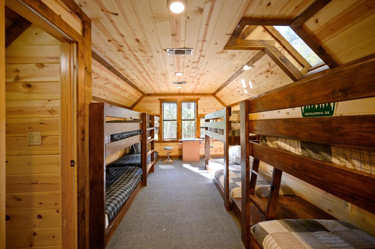 The Eastwood Spacious Retreat With 4 King En-Suites - Hot Tub - Pet-Friendly - Cozy Fire Pit - Prime Location - Multi-Family Broken Bow Eksteriør bilde