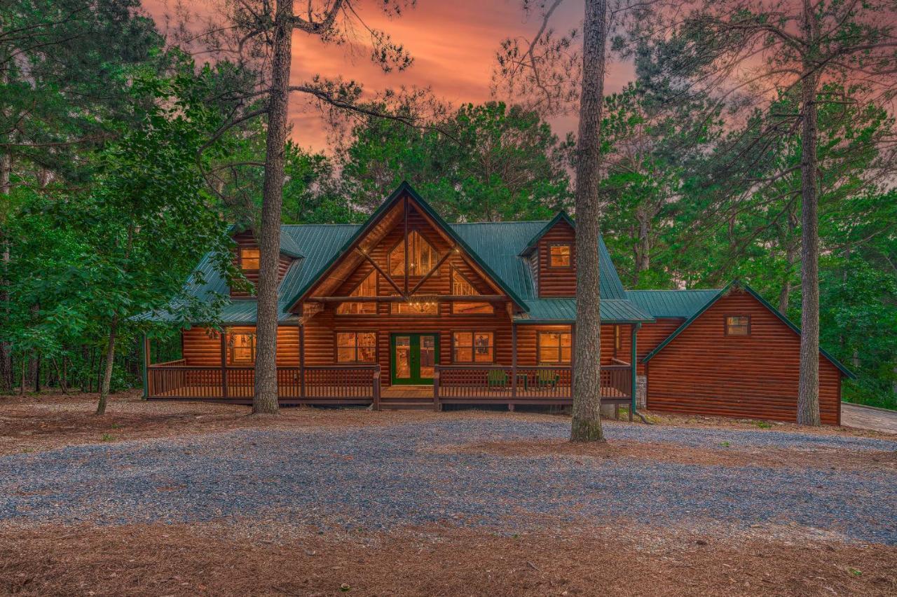 The Eastwood Spacious Retreat With 4 King En-Suites - Hot Tub - Pet-Friendly - Cozy Fire Pit - Prime Location - Multi-Family Broken Bow Eksteriør bilde