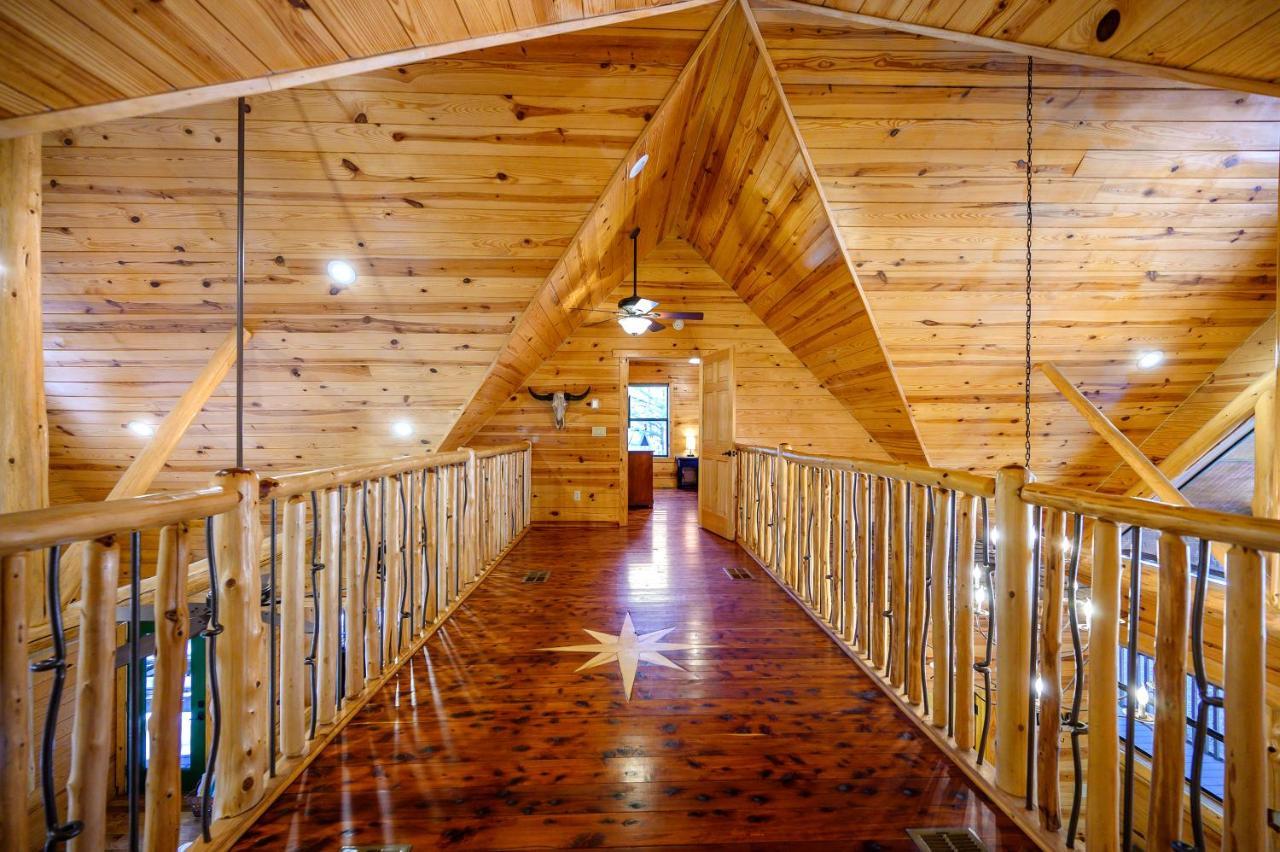 The Eastwood Spacious Retreat With 4 King En-Suites - Hot Tub - Pet-Friendly - Cozy Fire Pit - Prime Location - Multi-Family Broken Bow Eksteriør bilde
