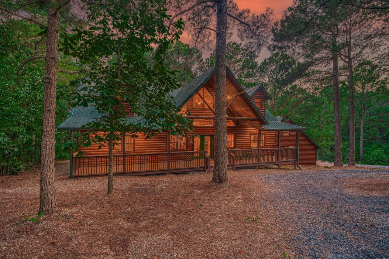 The Eastwood Spacious Retreat With 4 King En-Suites - Hot Tub - Pet-Friendly - Cozy Fire Pit - Prime Location - Multi-Family Broken Bow Eksteriør bilde