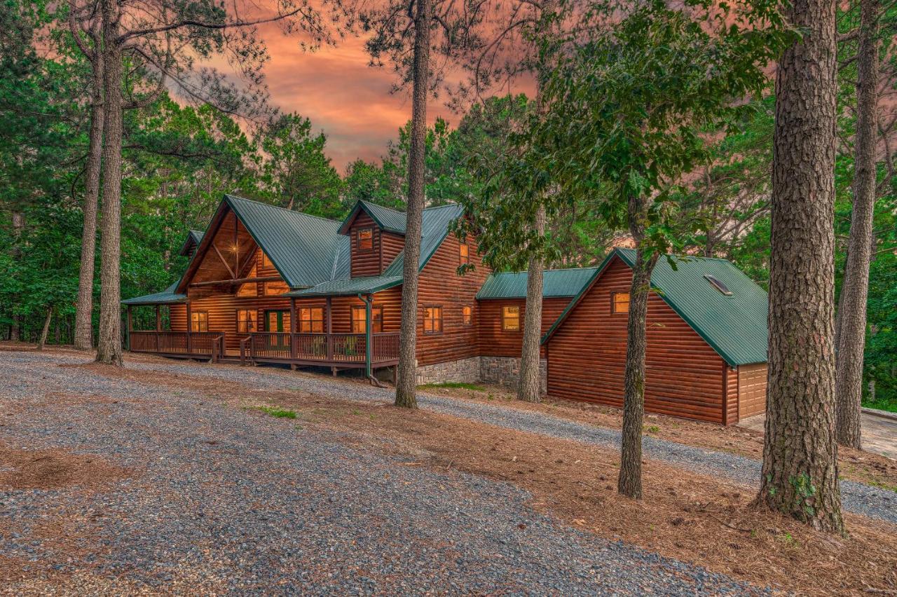 The Eastwood Spacious Retreat With 4 King En-Suites - Hot Tub - Pet-Friendly - Cozy Fire Pit - Prime Location - Multi-Family Broken Bow Eksteriør bilde
