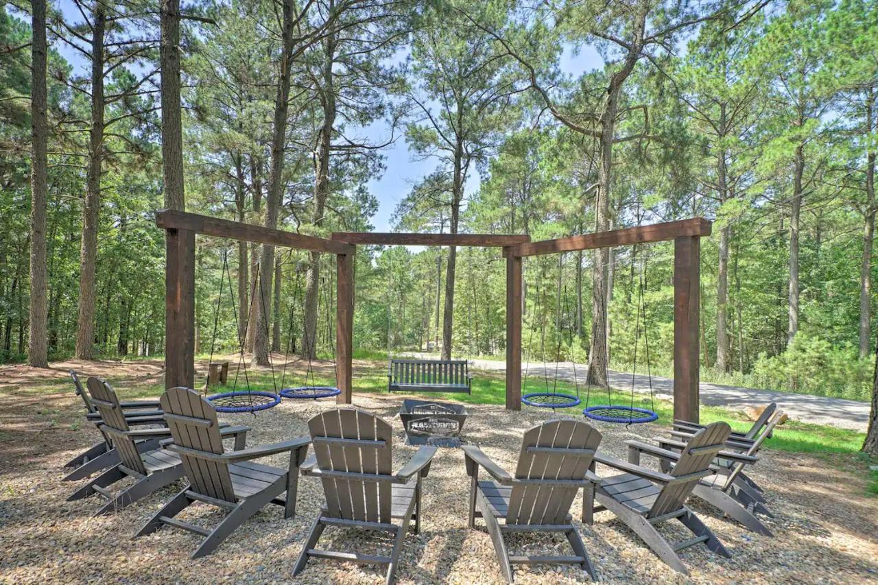 The Eastwood Spacious Retreat With 4 King En-Suites - Hot Tub - Pet-Friendly - Cozy Fire Pit - Prime Location - Multi-Family Broken Bow Eksteriør bilde