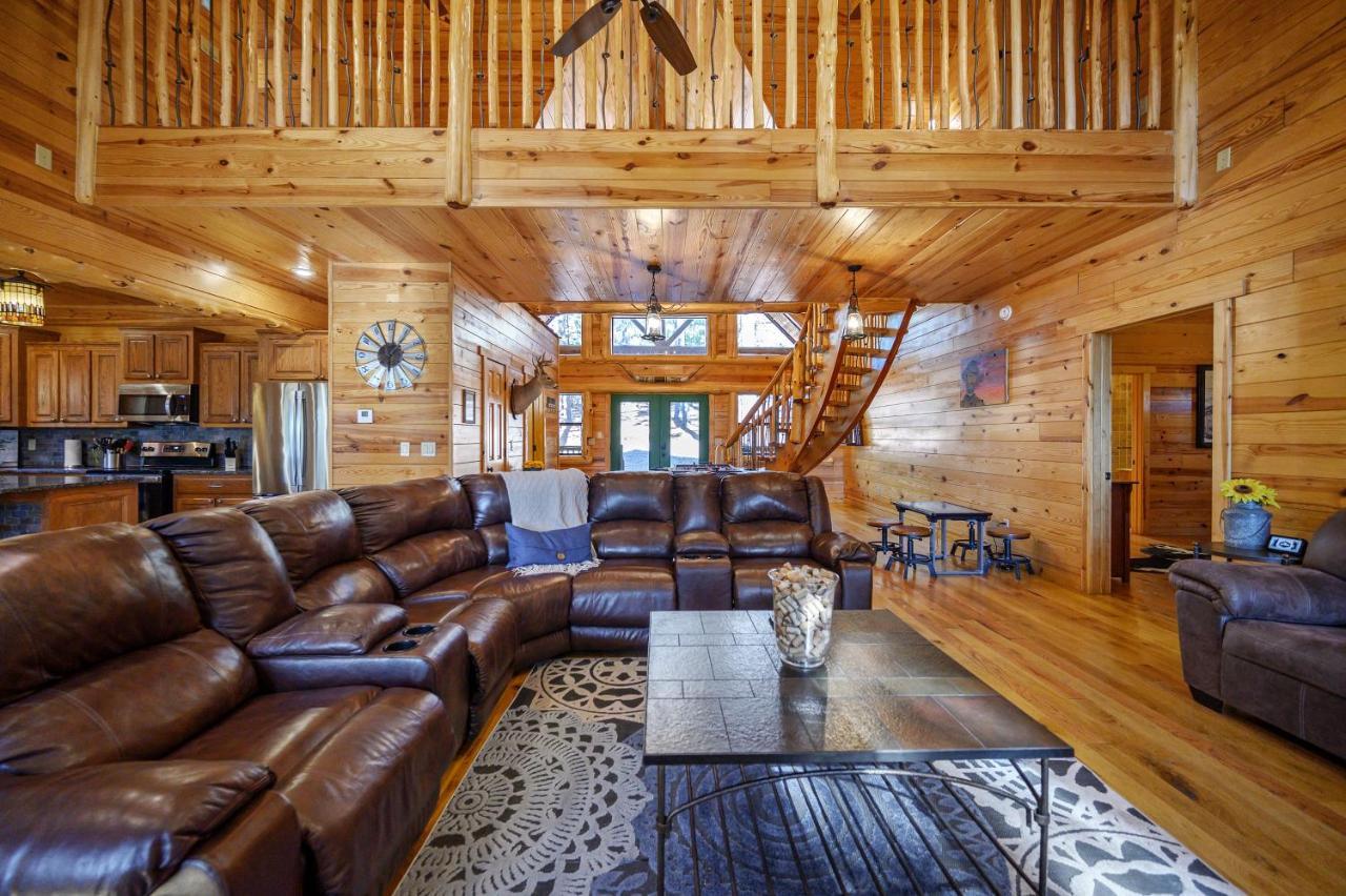 The Eastwood Spacious Retreat With 4 King En-Suites - Hot Tub - Pet-Friendly - Cozy Fire Pit - Prime Location - Multi-Family Broken Bow Eksteriør bilde