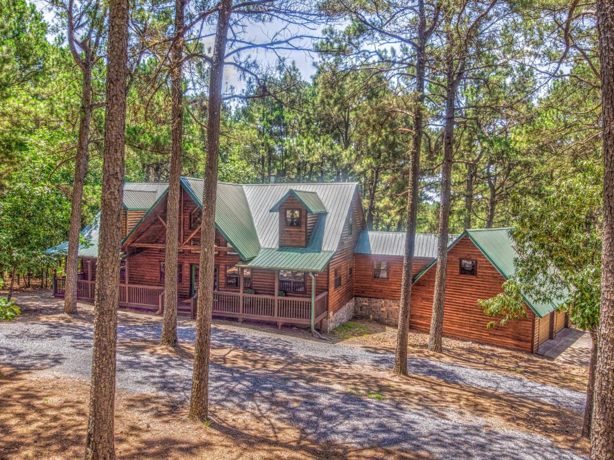 The Eastwood Spacious Retreat With 4 King En-Suites - Hot Tub - Pet-Friendly - Cozy Fire Pit - Prime Location - Multi-Family Broken Bow Eksteriør bilde