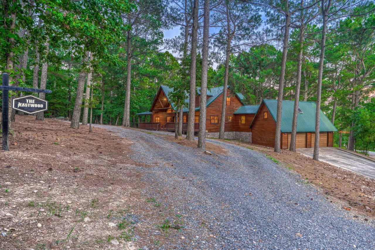 The Eastwood Spacious Retreat With 4 King En-Suites - Hot Tub - Pet-Friendly - Cozy Fire Pit - Prime Location - Multi-Family Broken Bow Eksteriør bilde