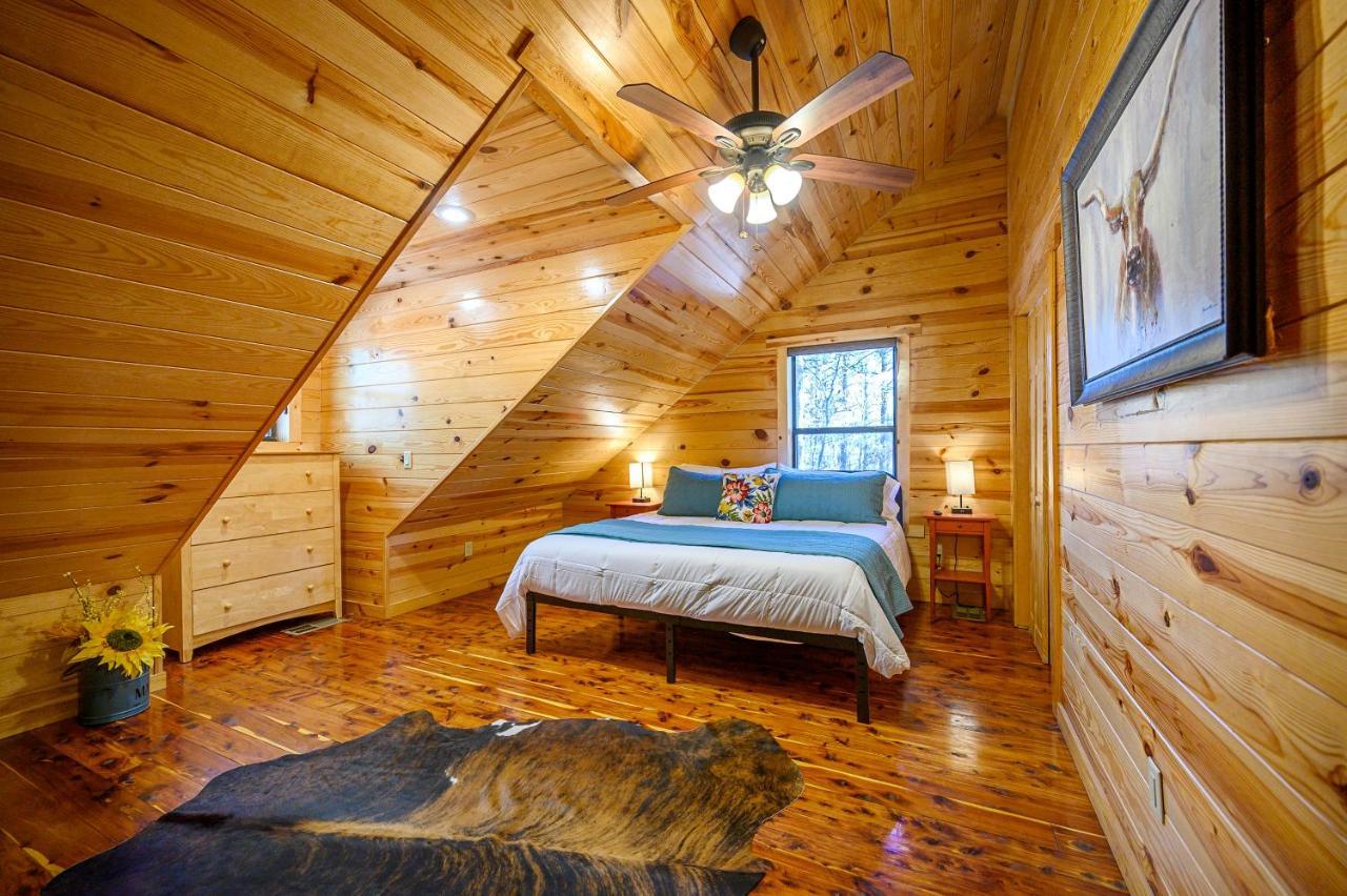 The Eastwood Spacious Retreat With 4 King En-Suites - Hot Tub - Pet-Friendly - Cozy Fire Pit - Prime Location - Multi-Family Broken Bow Eksteriør bilde