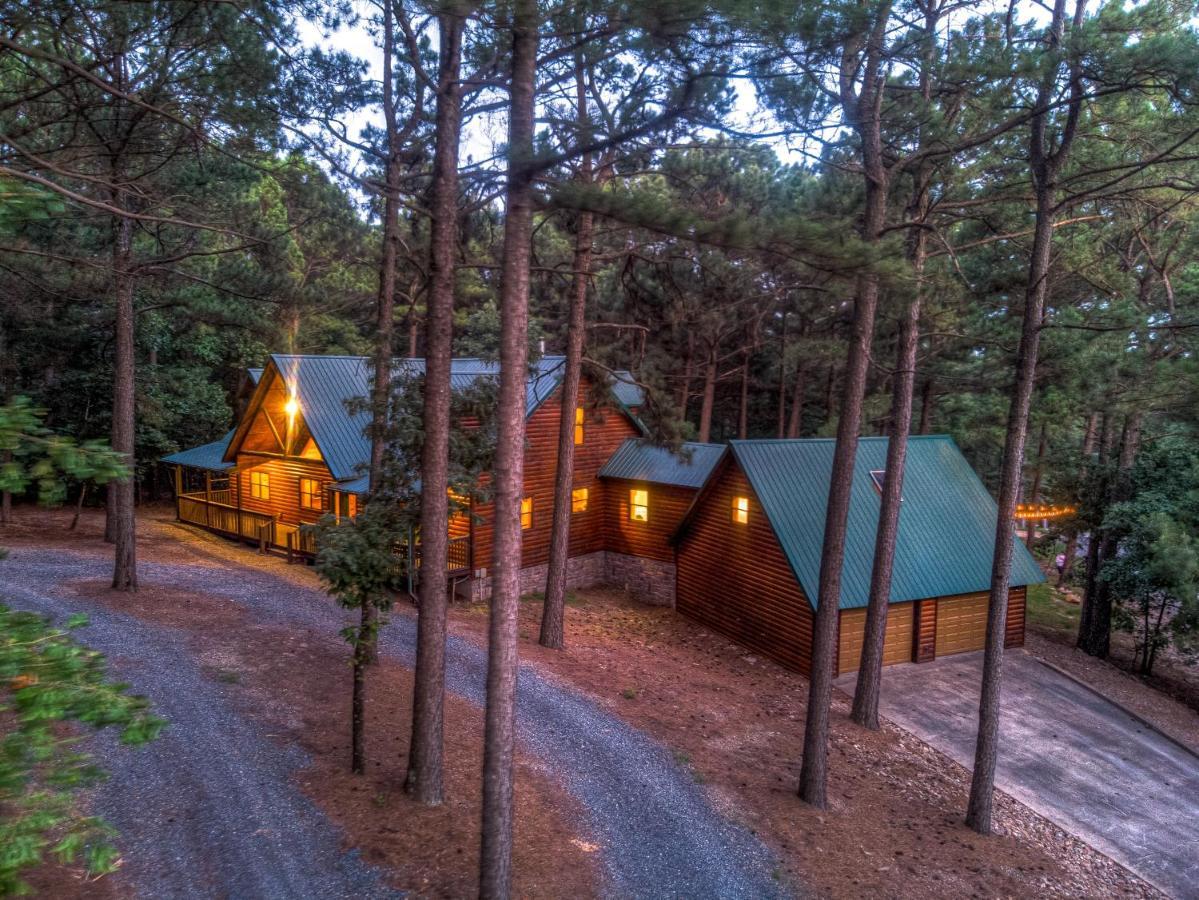 The Eastwood Spacious Retreat With 4 King En-Suites - Hot Tub - Pet-Friendly - Cozy Fire Pit - Prime Location - Multi-Family Broken Bow Eksteriør bilde