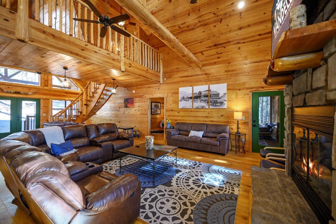 The Eastwood Spacious Retreat With 4 King En-Suites - Hot Tub - Pet-Friendly - Cozy Fire Pit - Prime Location - Multi-Family Broken Bow Eksteriør bilde