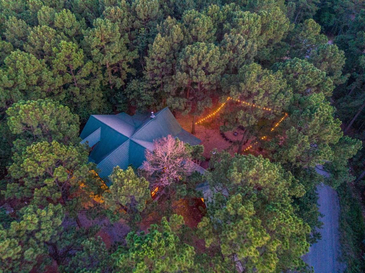 The Eastwood Spacious Retreat With 4 King En-Suites - Hot Tub - Pet-Friendly - Cozy Fire Pit - Prime Location - Multi-Family Broken Bow Eksteriør bilde