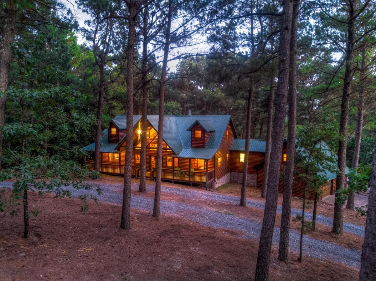 The Eastwood Spacious Retreat With 4 King En-Suites - Hot Tub - Pet-Friendly - Cozy Fire Pit - Prime Location - Multi-Family Broken Bow Eksteriør bilde