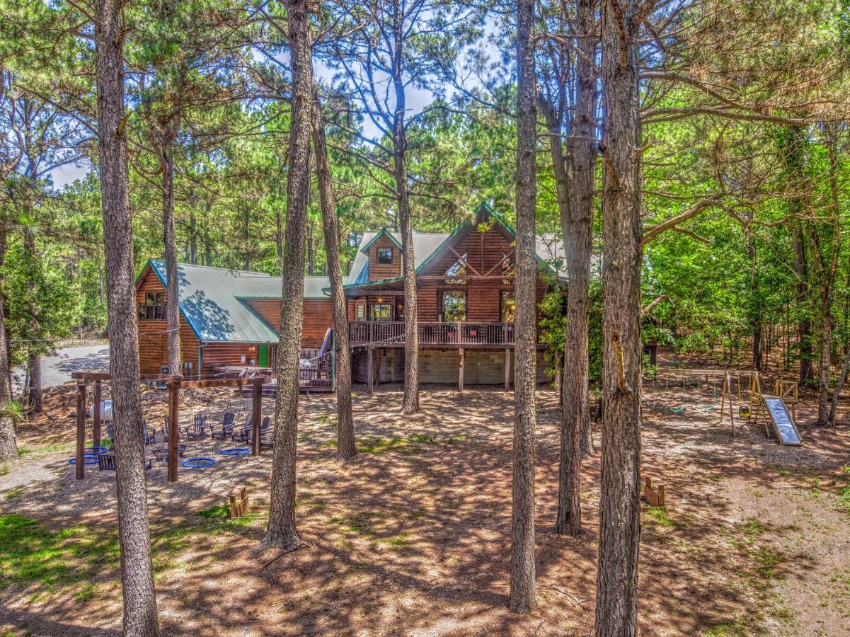 The Eastwood Spacious Retreat With 4 King En-Suites - Hot Tub - Pet-Friendly - Cozy Fire Pit - Prime Location - Multi-Family Broken Bow Eksteriør bilde