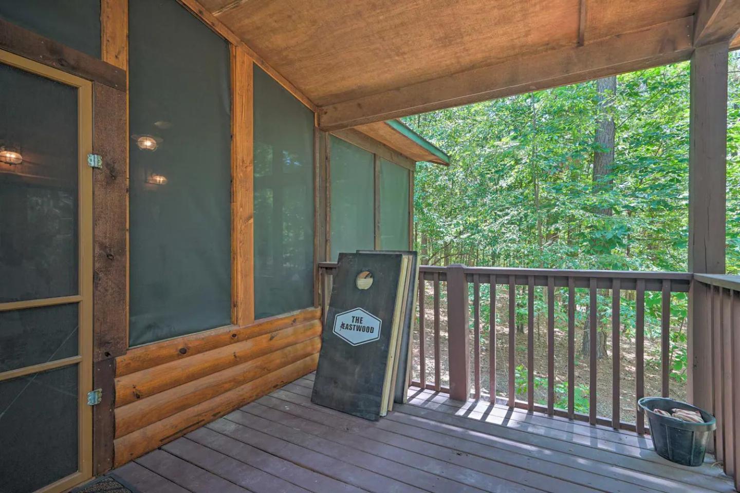 The Eastwood Spacious Retreat With 4 King En-Suites - Hot Tub - Pet-Friendly - Cozy Fire Pit - Prime Location - Multi-Family Broken Bow Eksteriør bilde