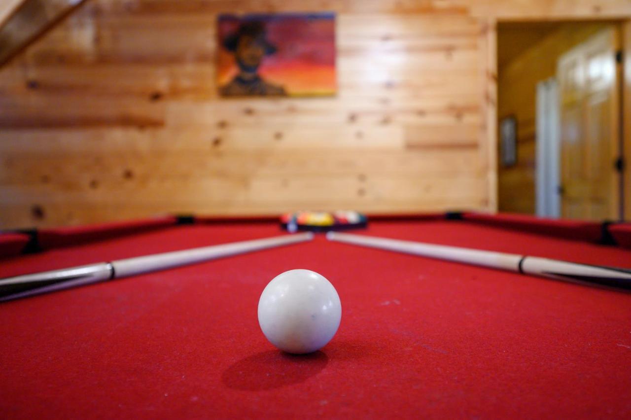 The Eastwood Spacious Retreat With 4 King En-Suites - Hot Tub - Pet-Friendly - Cozy Fire Pit - Prime Location - Multi-Family Broken Bow Eksteriør bilde