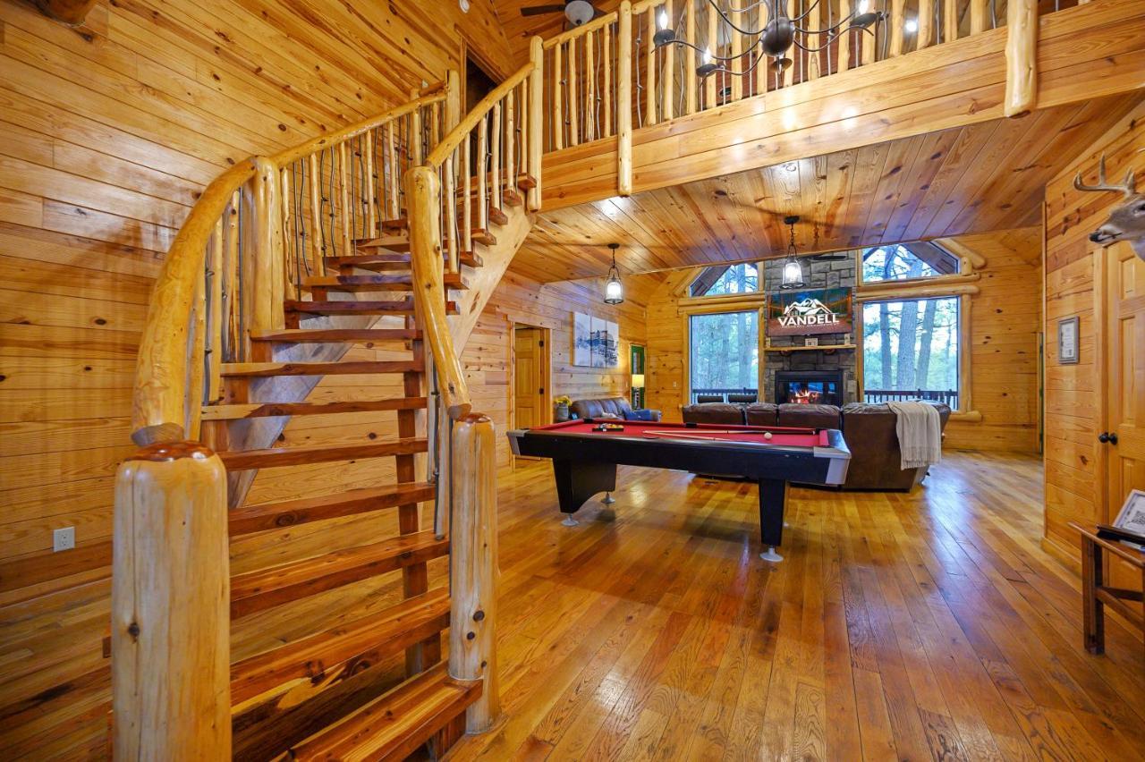 The Eastwood Spacious Retreat With 4 King En-Suites - Hot Tub - Pet-Friendly - Cozy Fire Pit - Prime Location - Multi-Family Broken Bow Eksteriør bilde