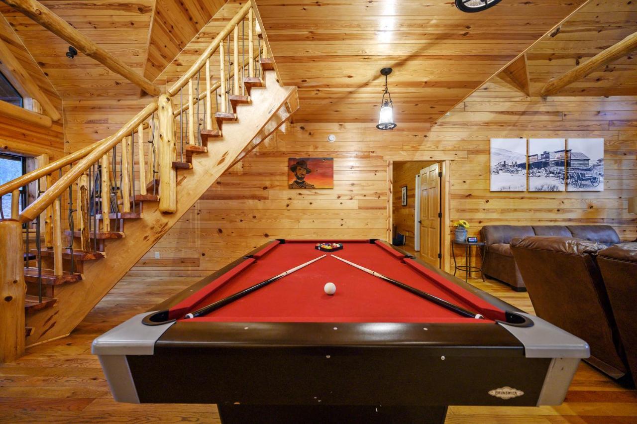 The Eastwood Spacious Retreat With 4 King En-Suites - Hot Tub - Pet-Friendly - Cozy Fire Pit - Prime Location - Multi-Family Broken Bow Eksteriør bilde
